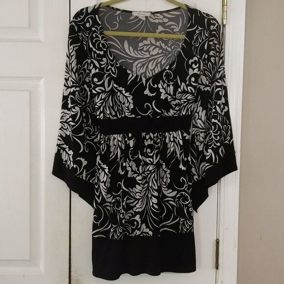 Dress barn black white top
Sz L
EUC - Picture 1 of 7